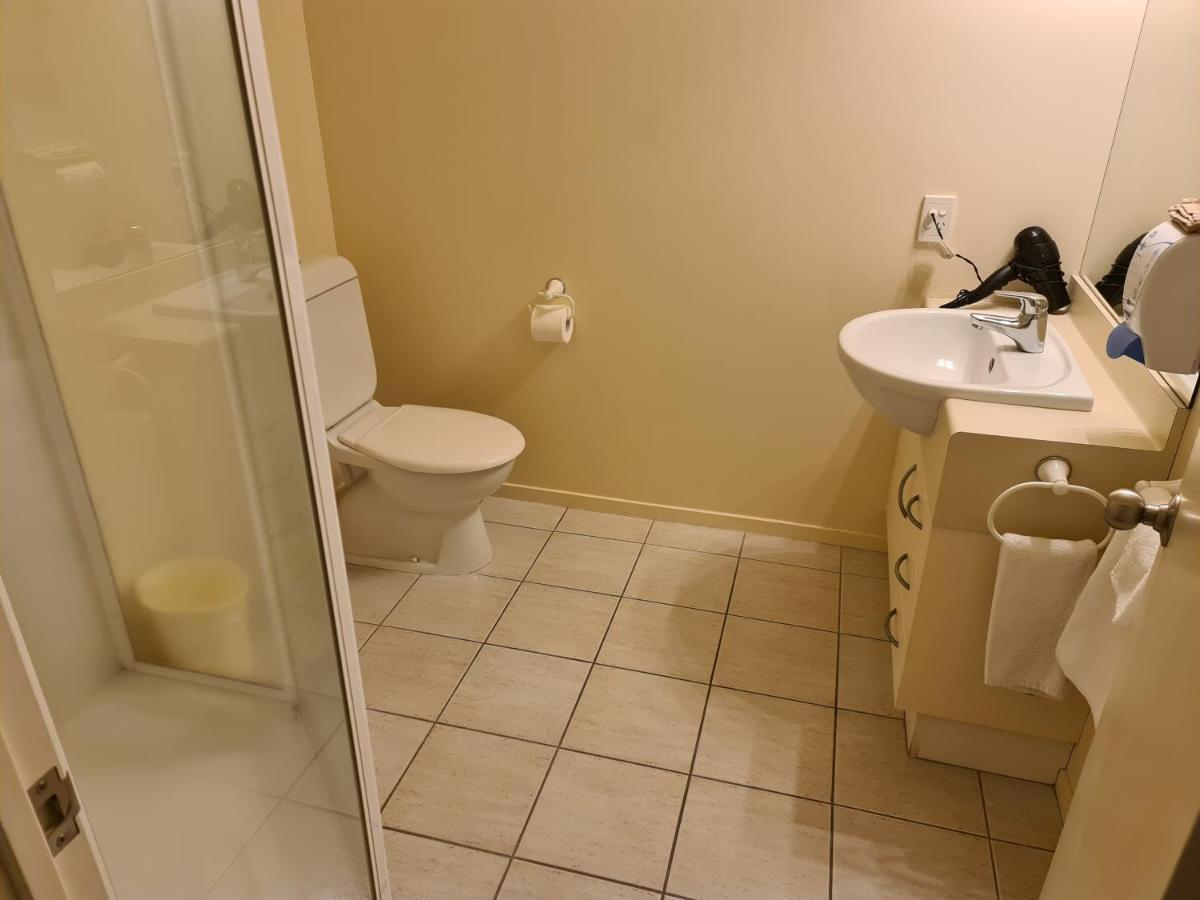Oceanside Resort Internal Ground Floor Studio Unit Privately Owned In Mt Maunganui No External Window Or Air Conditioning Маунт-Маунгани Экстерьер фото