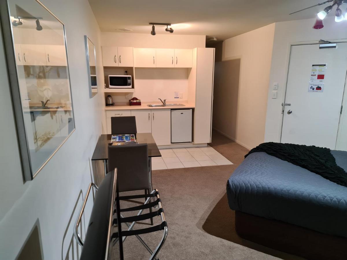 Oceanside Resort Internal Ground Floor Studio Unit Privately Owned In Mt Maunganui No External Window Or Air Conditioning Маунт-Маунгани Экстерьер фото