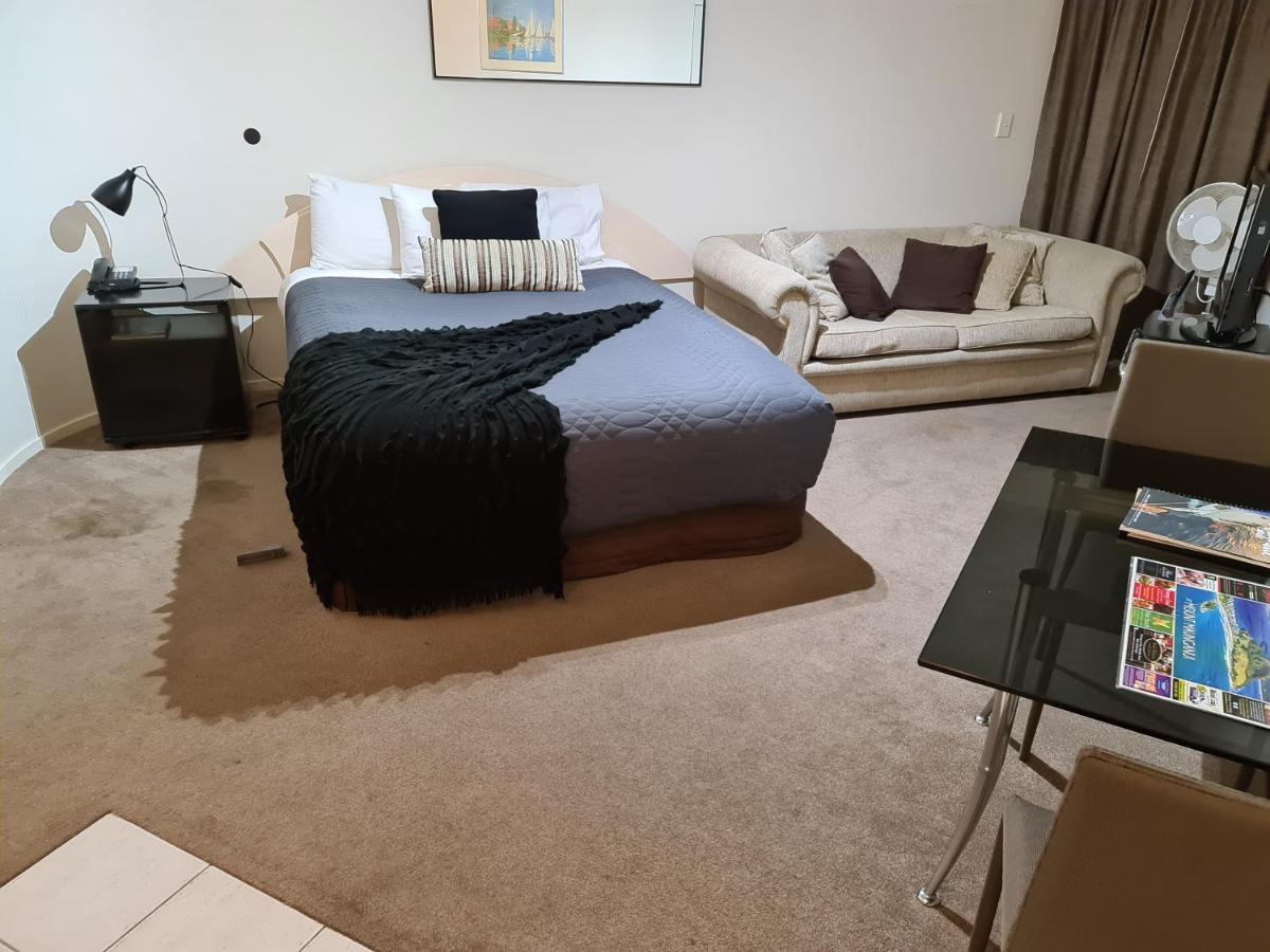 Oceanside Resort Internal Ground Floor Studio Unit Privately Owned In Mt Maunganui No External Window Or Air Conditioning Маунт-Маунгани Экстерьер фото